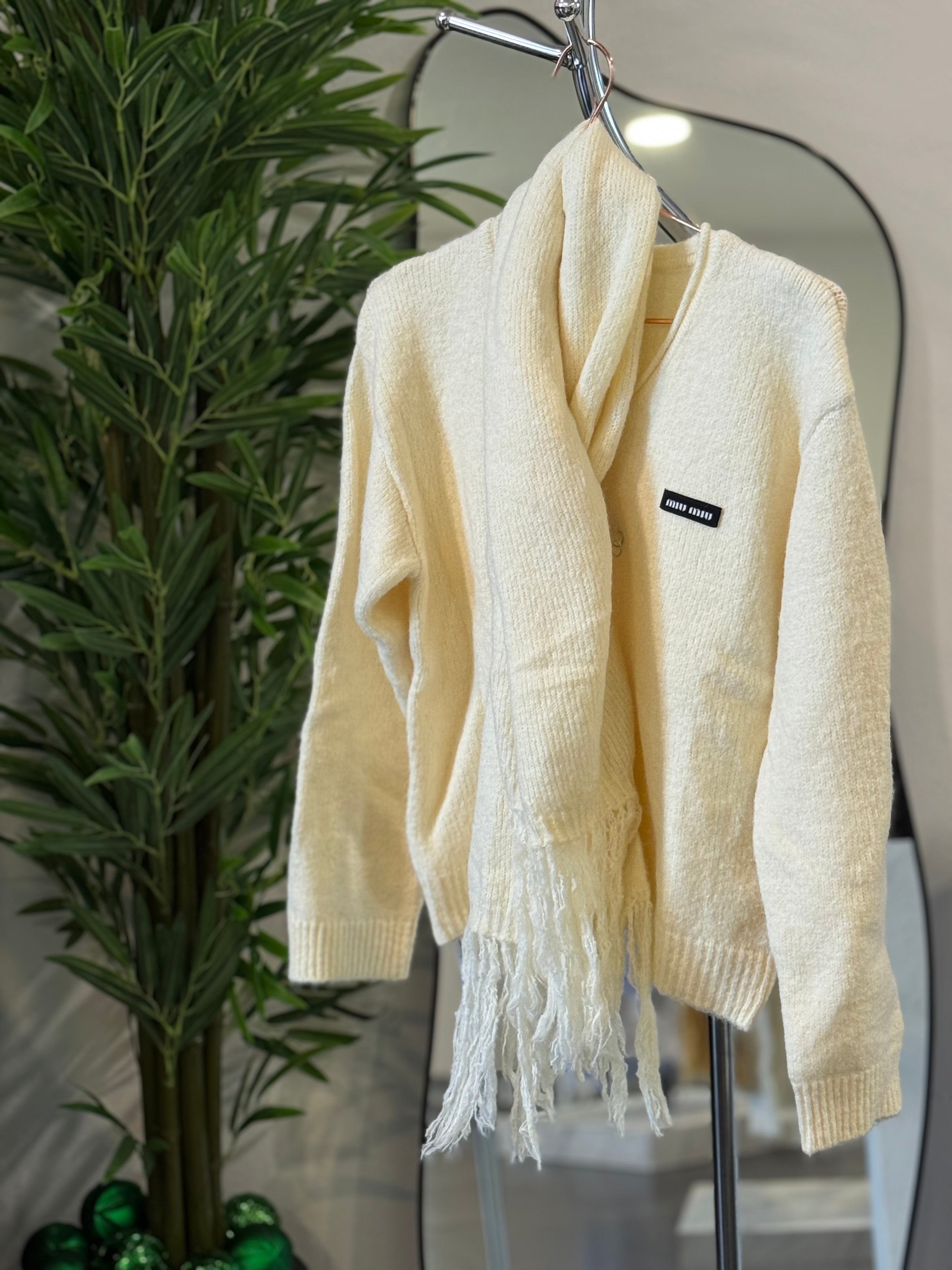 SUÉTER Y BUFANDA MU MU BEIGE