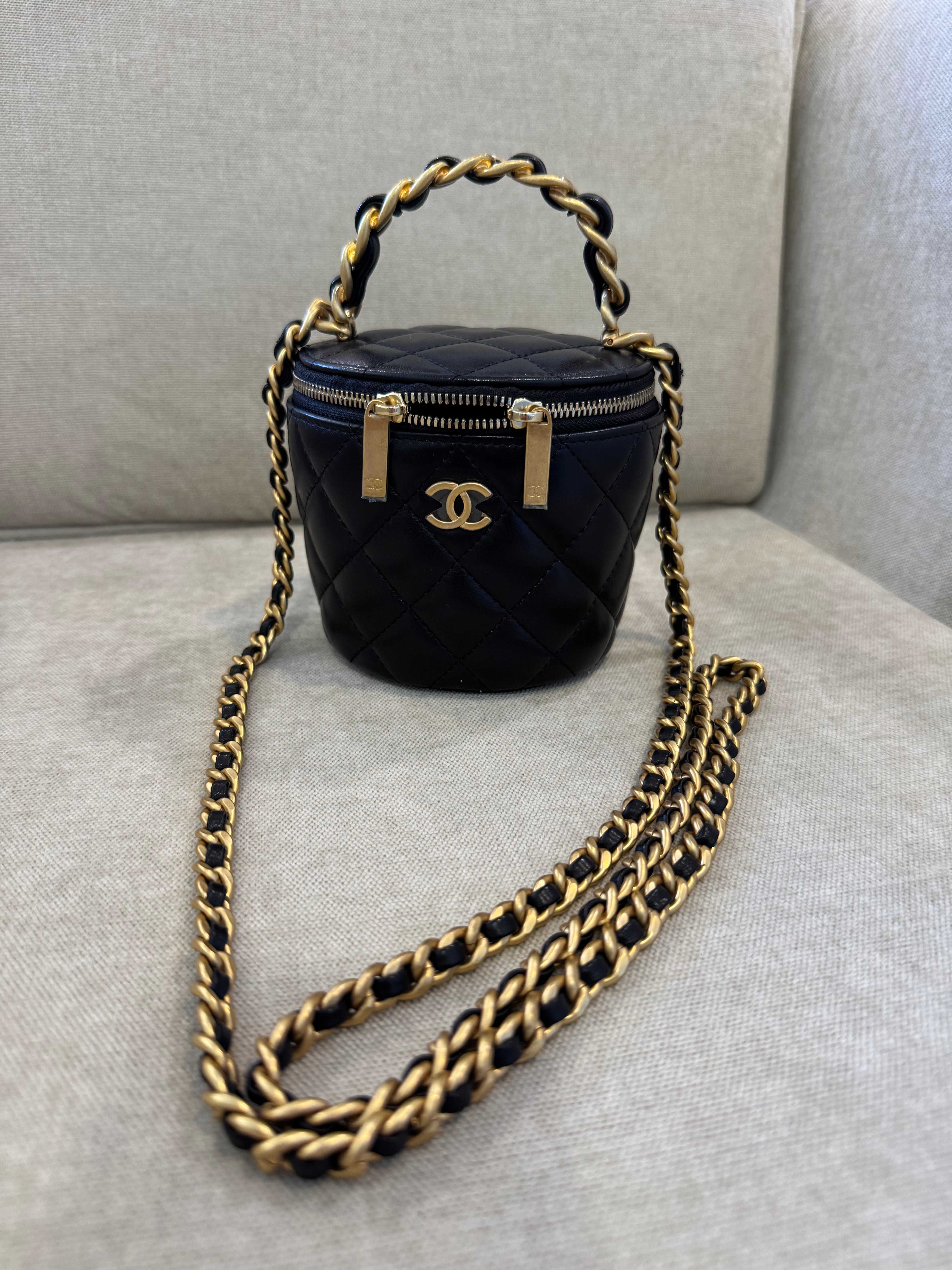 Bolso negro Case mini CHNL