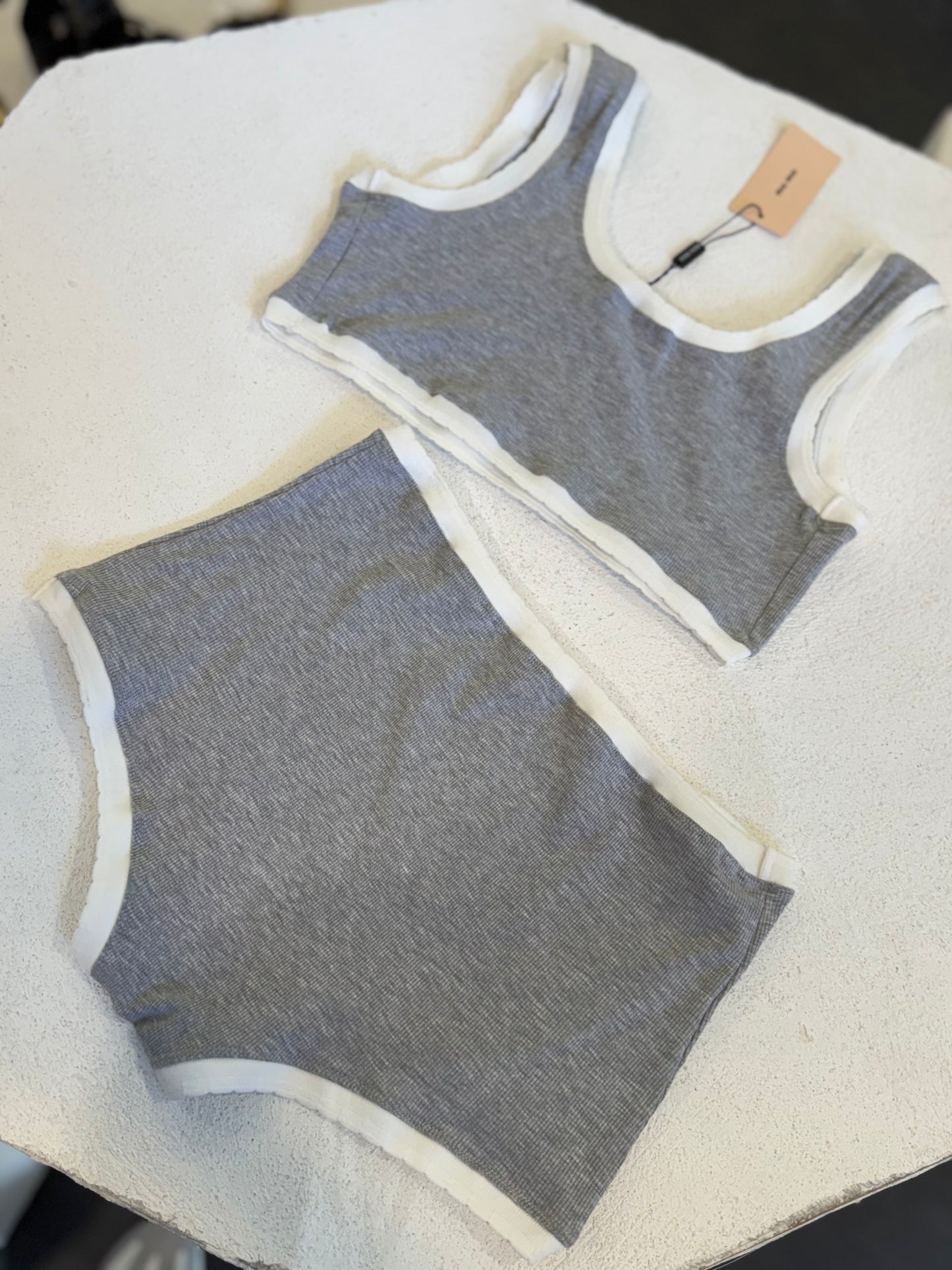 SET MU MU CALZÓN TOP GRIS