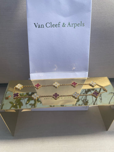 Collar dorado con rojo