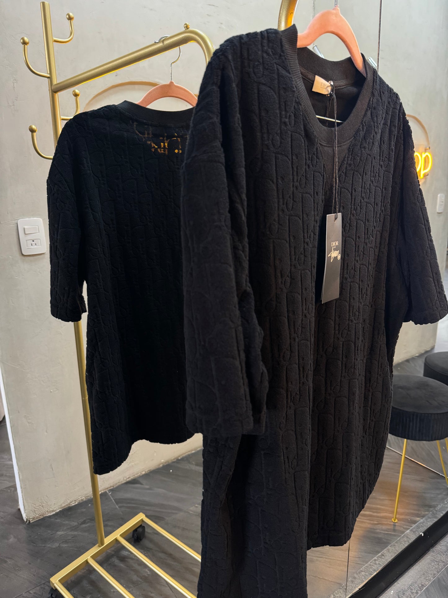 T-SHIRT NEGRA DOR-1