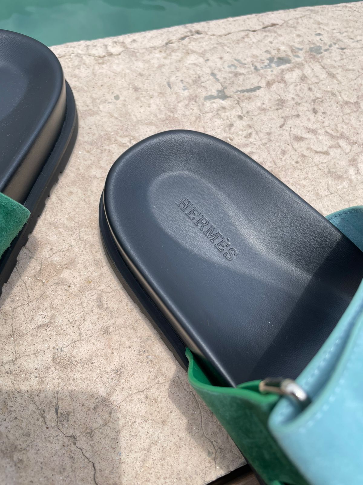Sandalias verde con azul