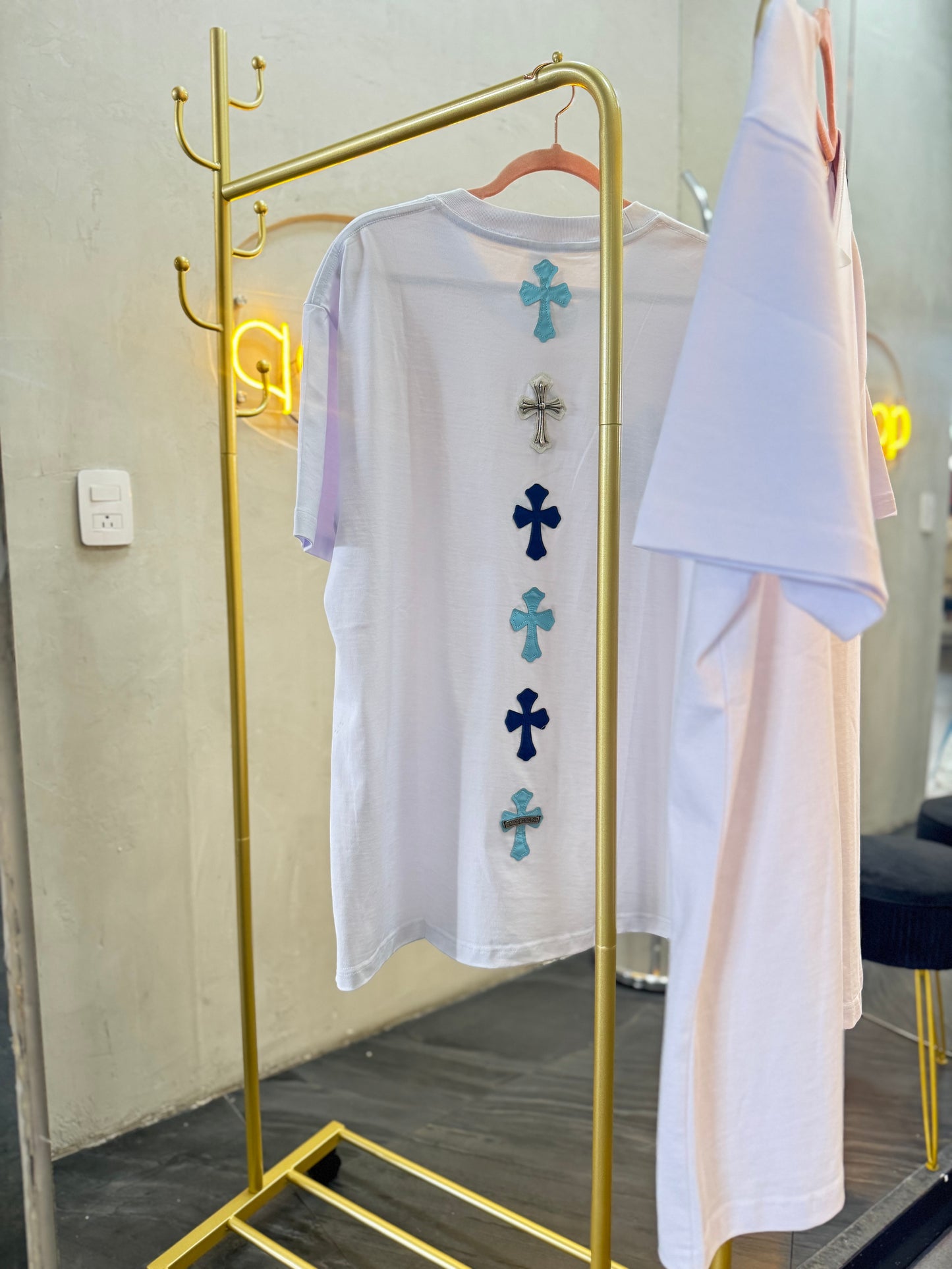 T-SHIRT BLANCA AZUL CROME H-2