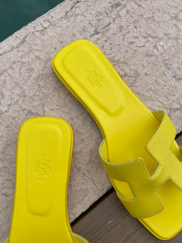 Sandalias amarillas