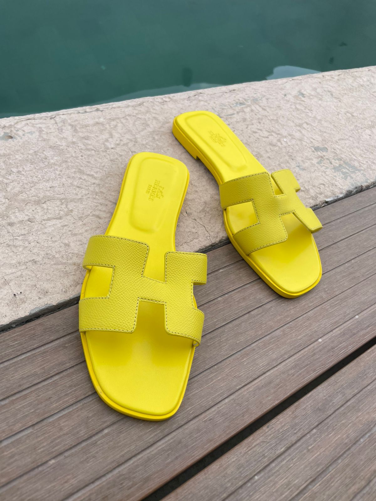 Sandalias amarillas