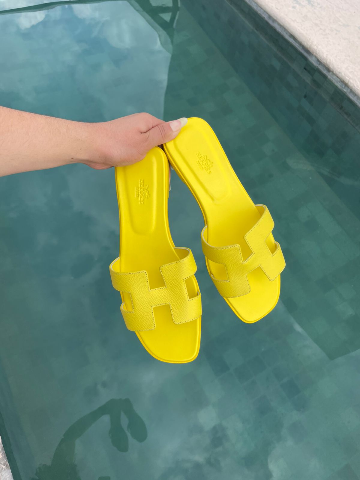 Sandalias amarillas