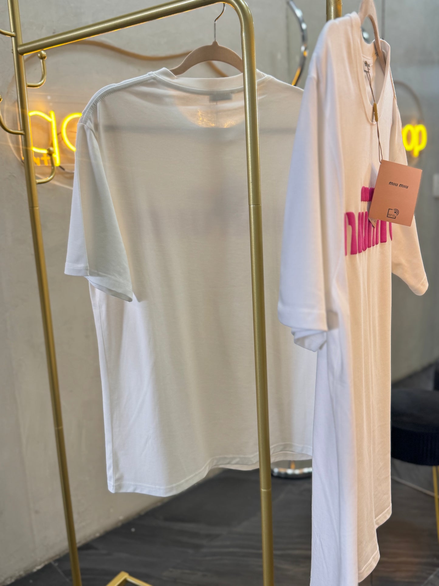 T-SHIRT BLANCA MIU-1