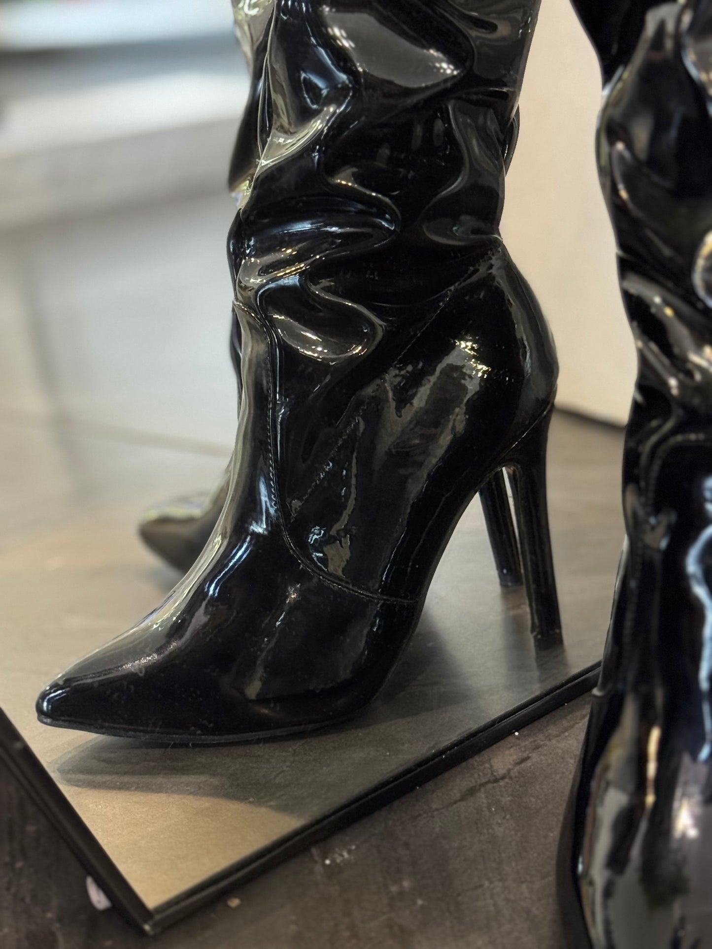BOTA NEGRA CHAROL