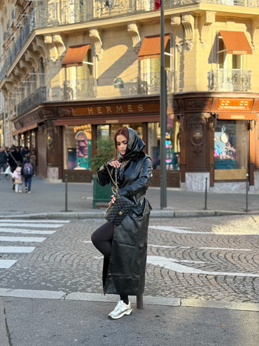 Abrigo negro tipo piel