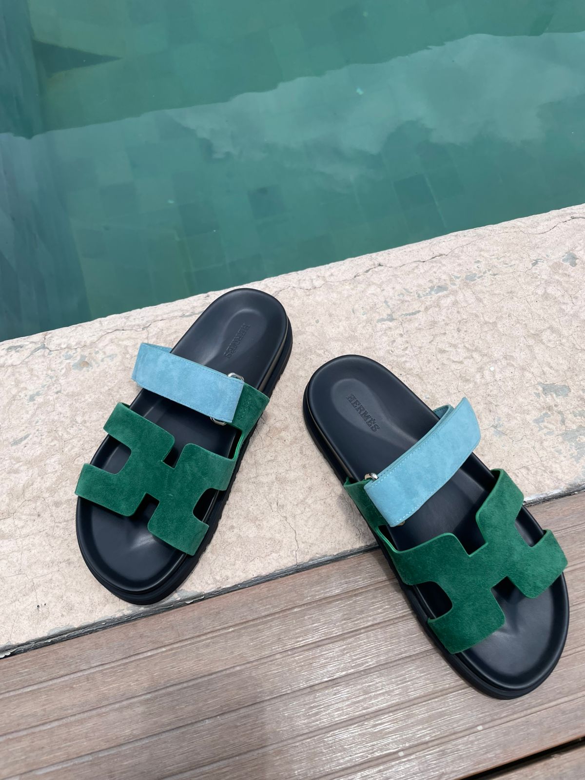 Sandalias verde con azul