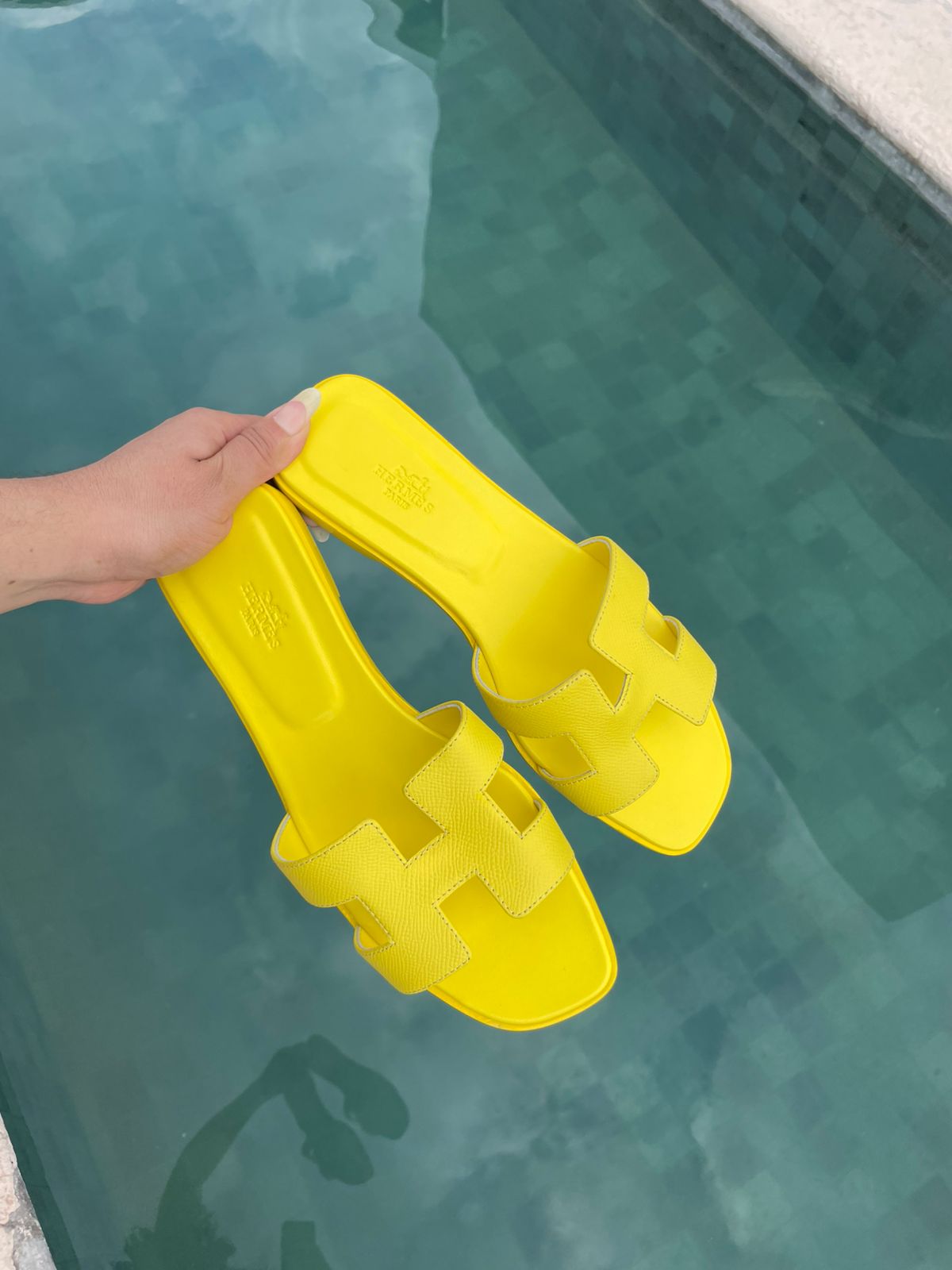 Sandalias amarillas