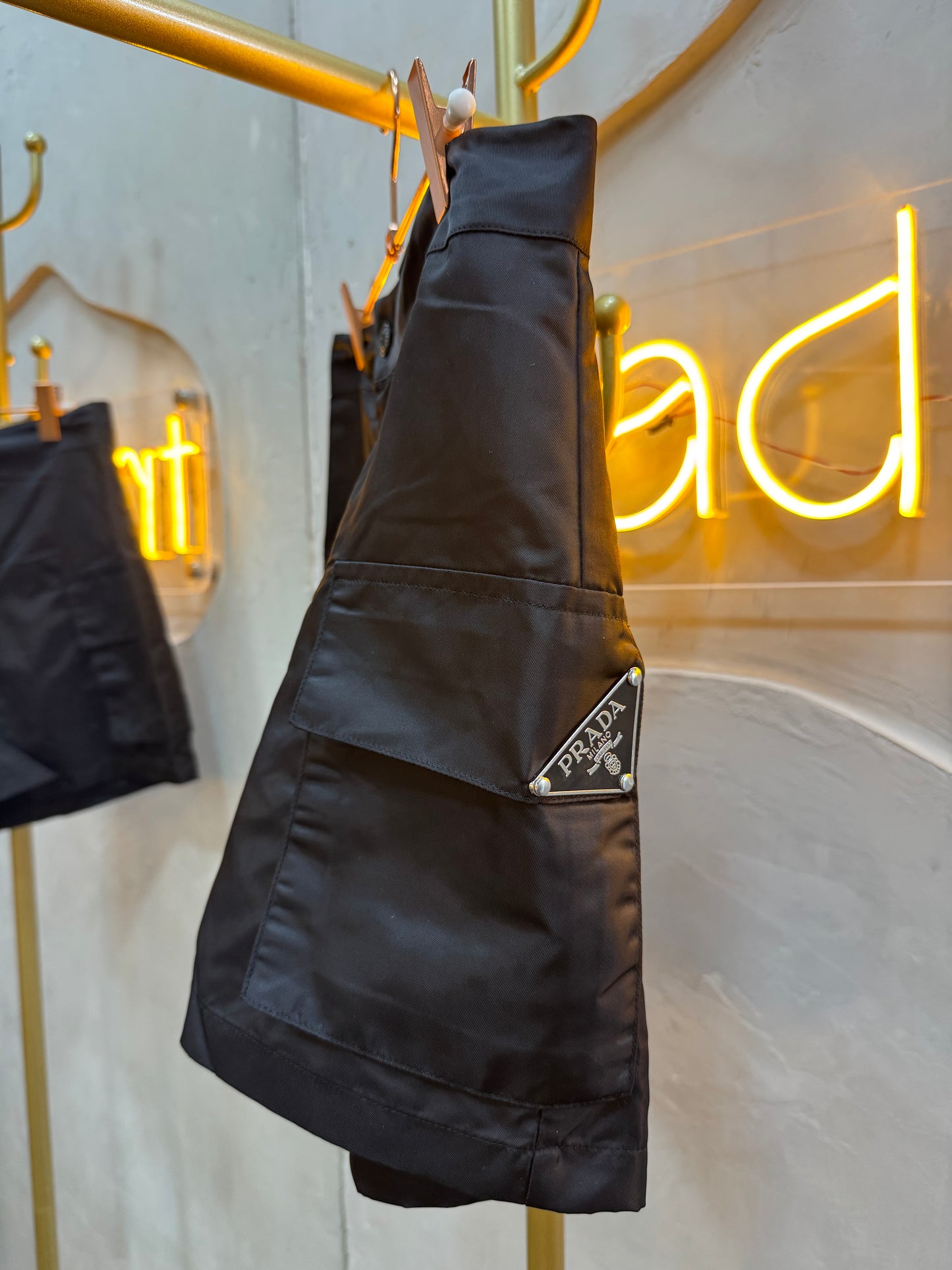 Short negro tela impermeable