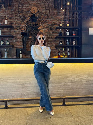 pantalon con logo blanco