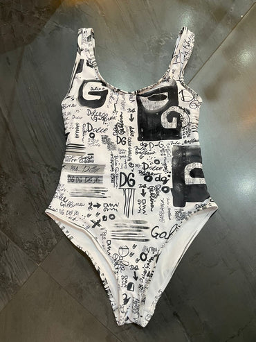 Traje de baño letras