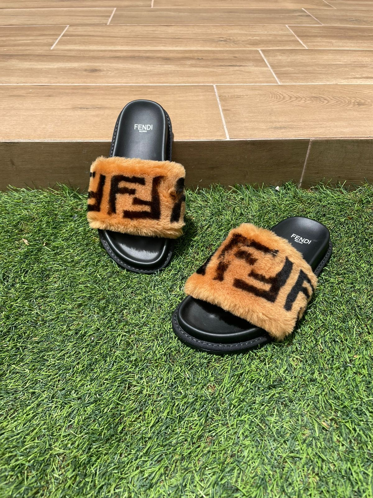 Sandalias Fendi