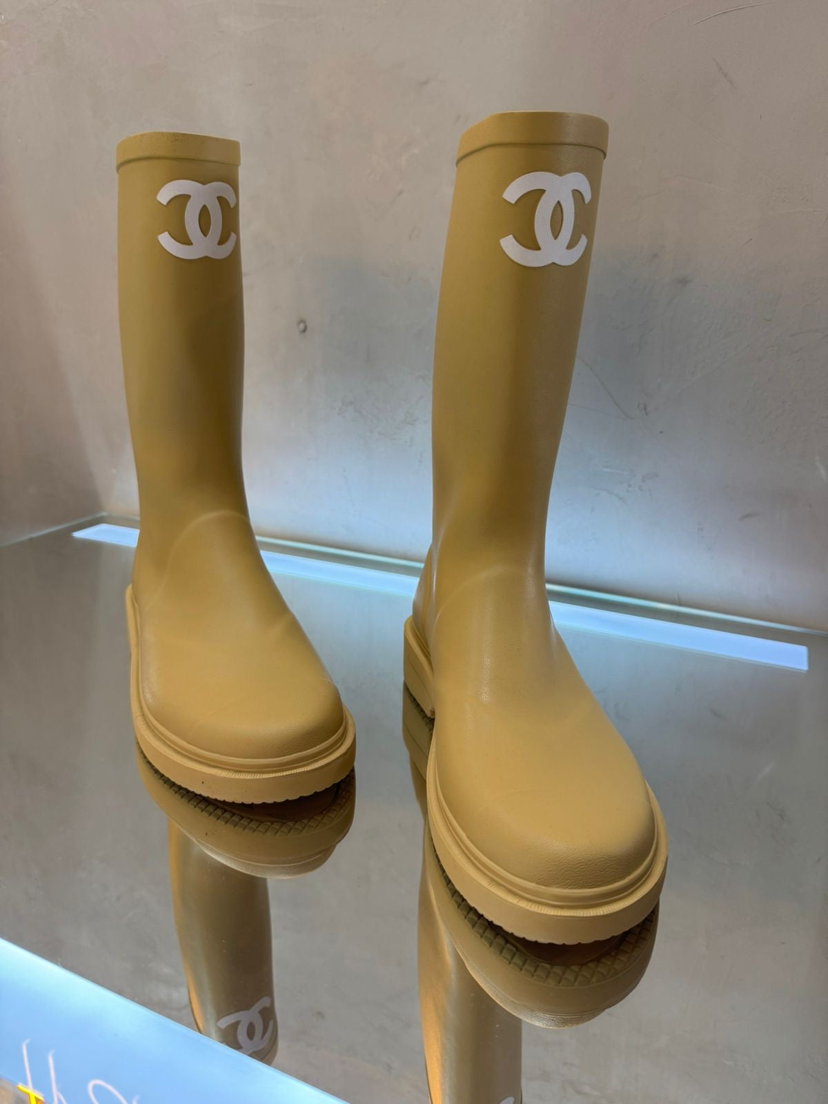 Botas nud