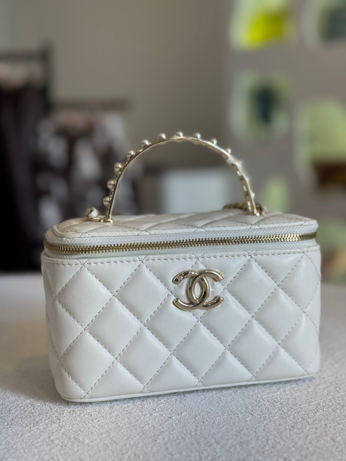 Bolsa Vanity capitoneado blanca