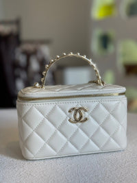 Bolsa Vanity capitoneado blanca