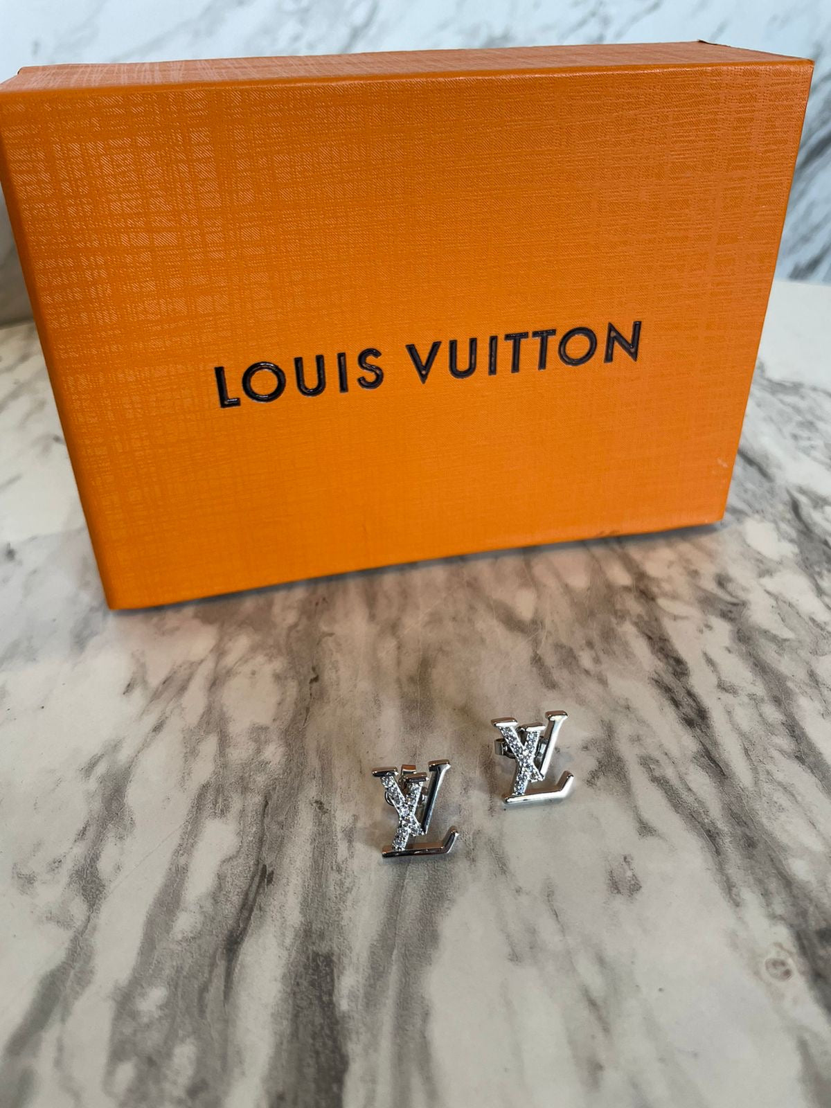 Aretes Lv