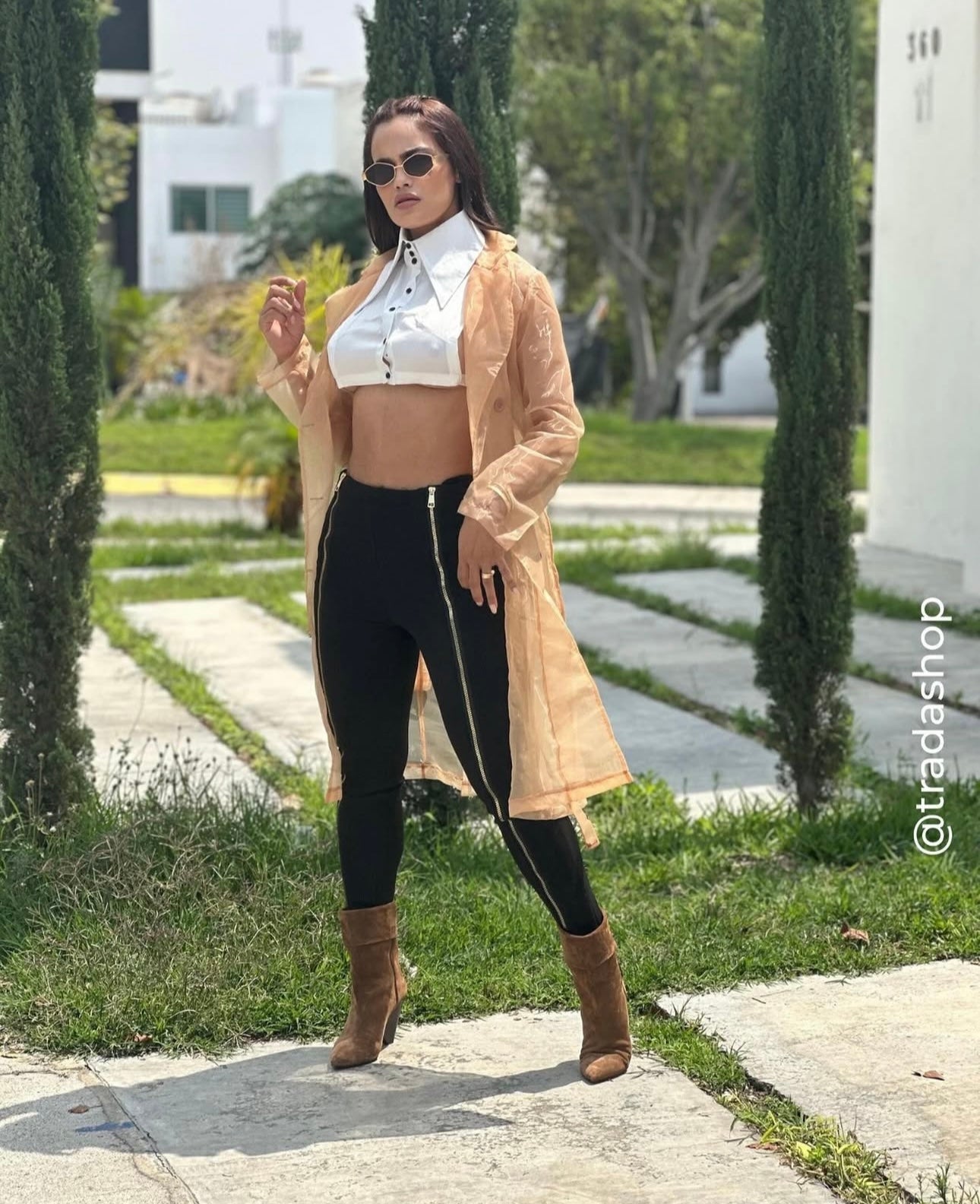 Gabardina café transparencia