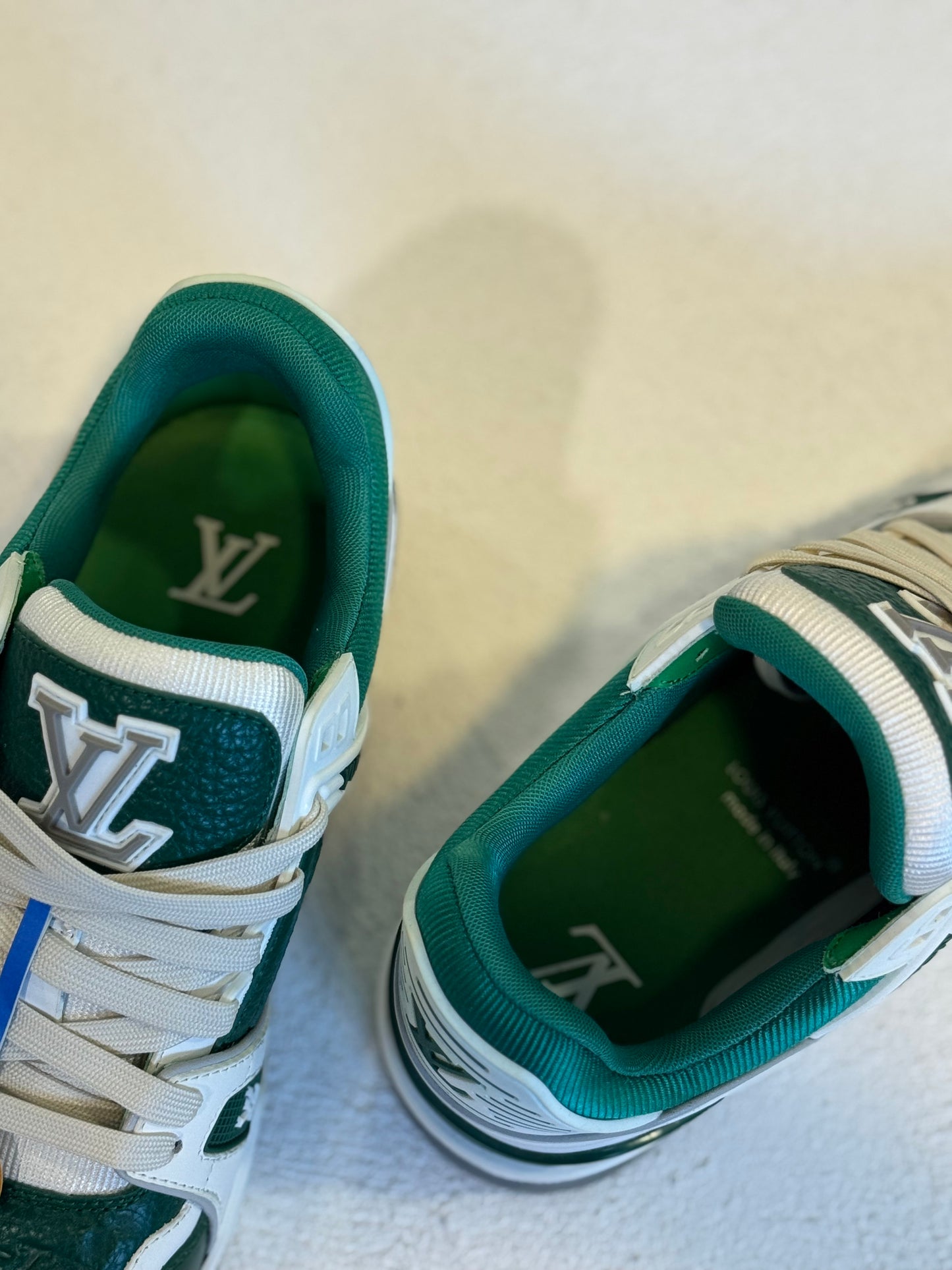 Tenis verde con blanco