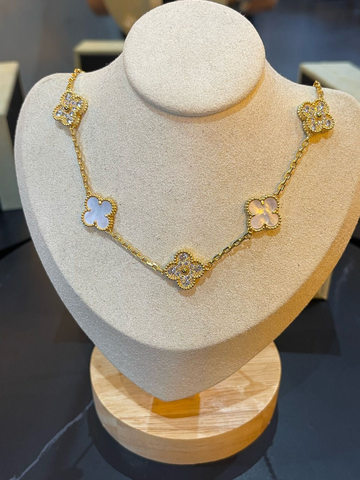 Collar dorado