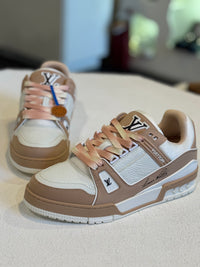 Tenis camel con blanco