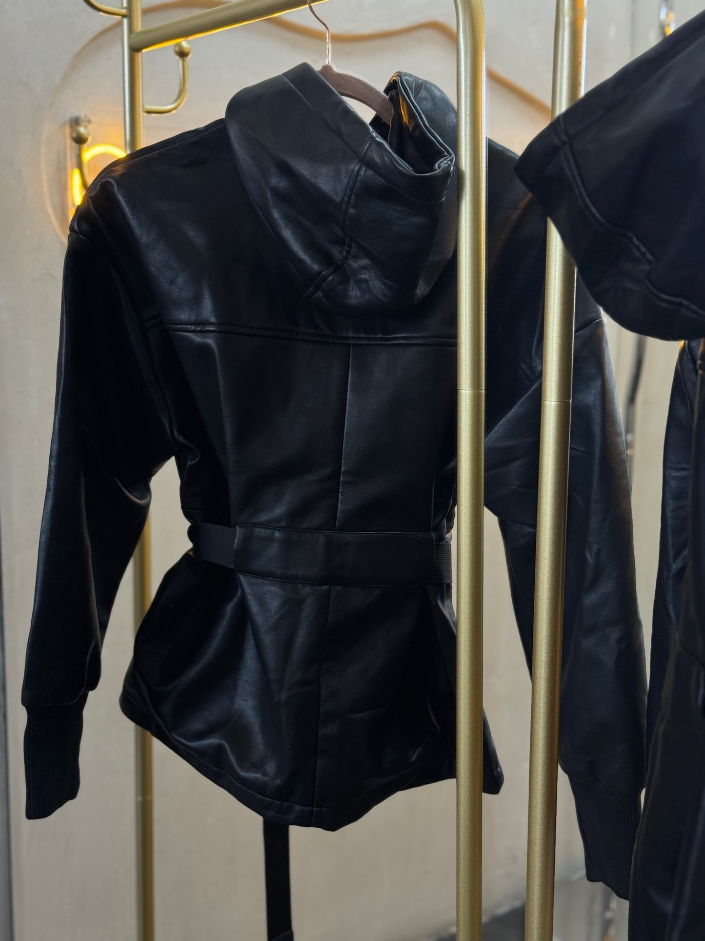 Chamarra negra piel PA