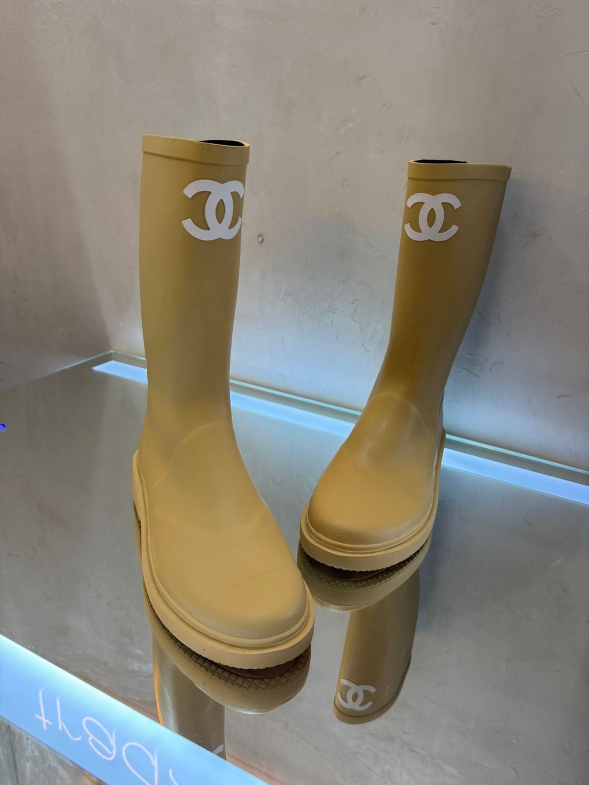 Botas nud
