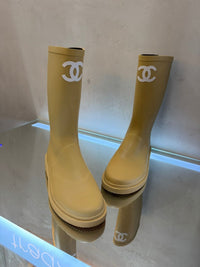 Botas nud