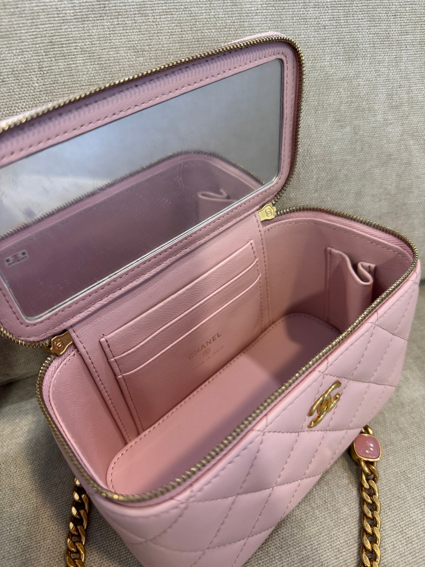 Vanity rosa perlas CHNL