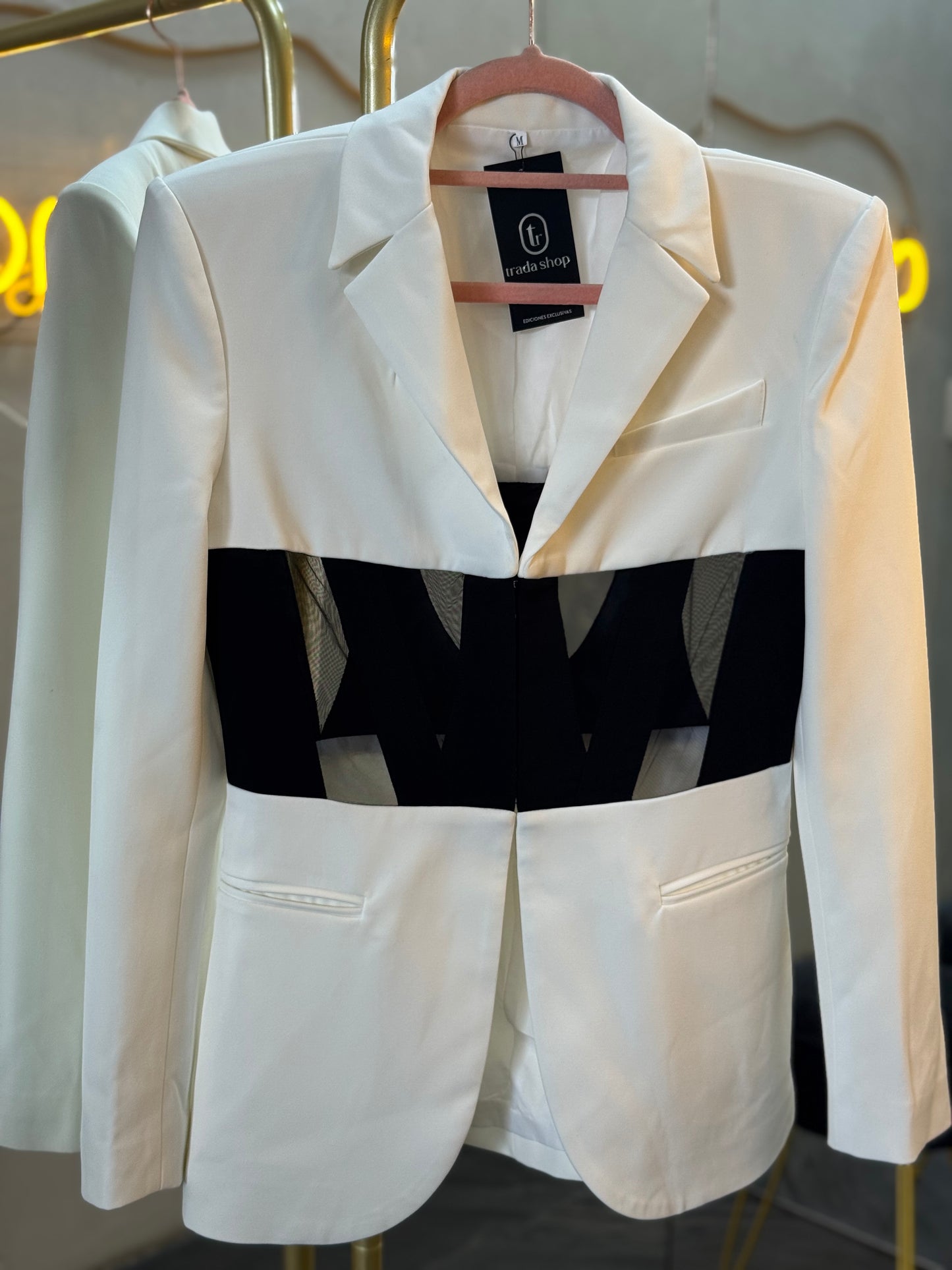 Blazer blanco, negro tela mesh