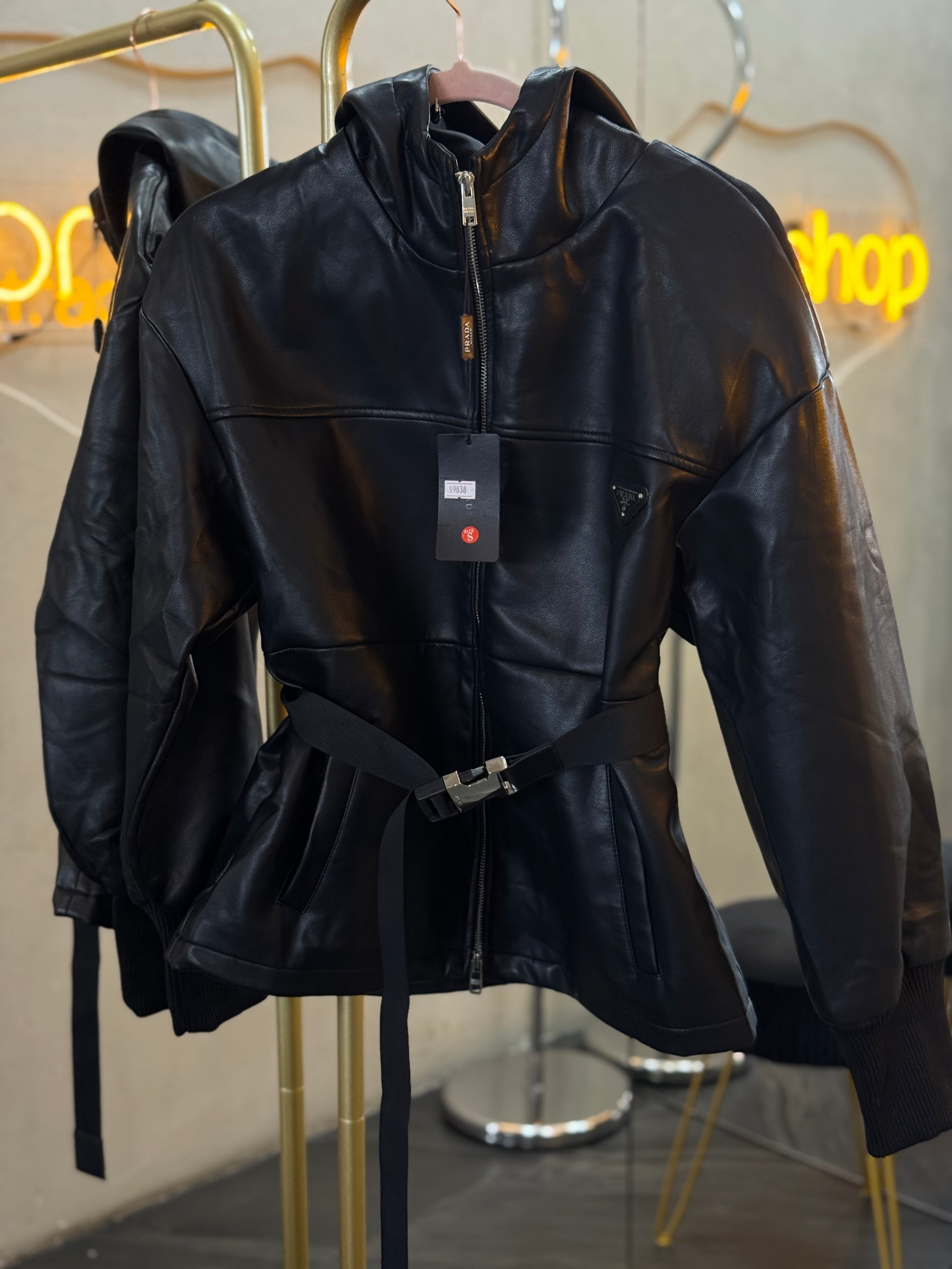 Chamarra negra piel PA