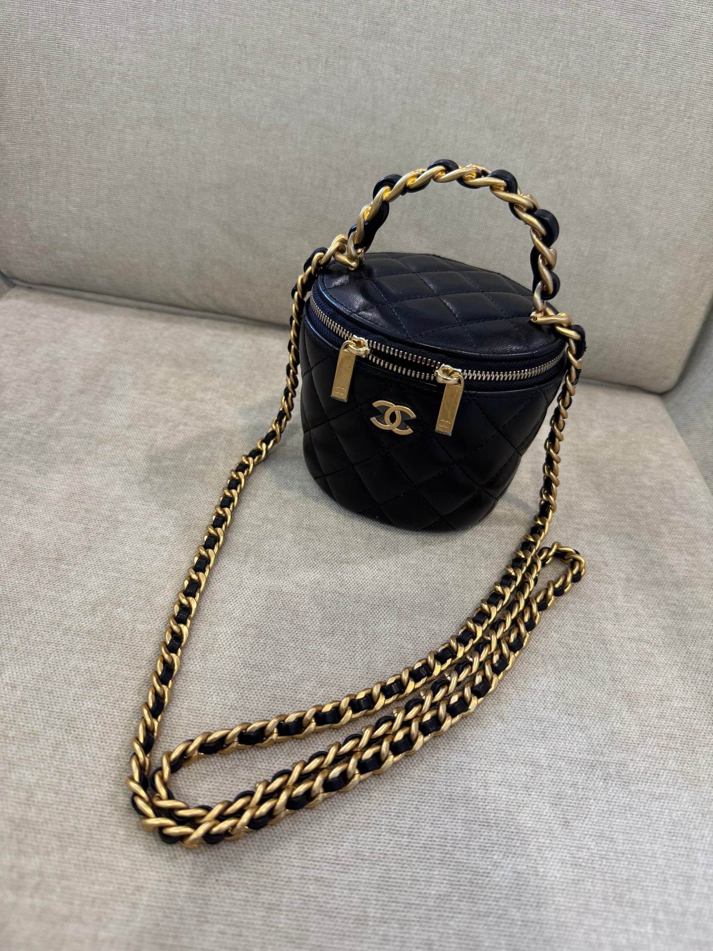 Bolso negro Case mini CHNL