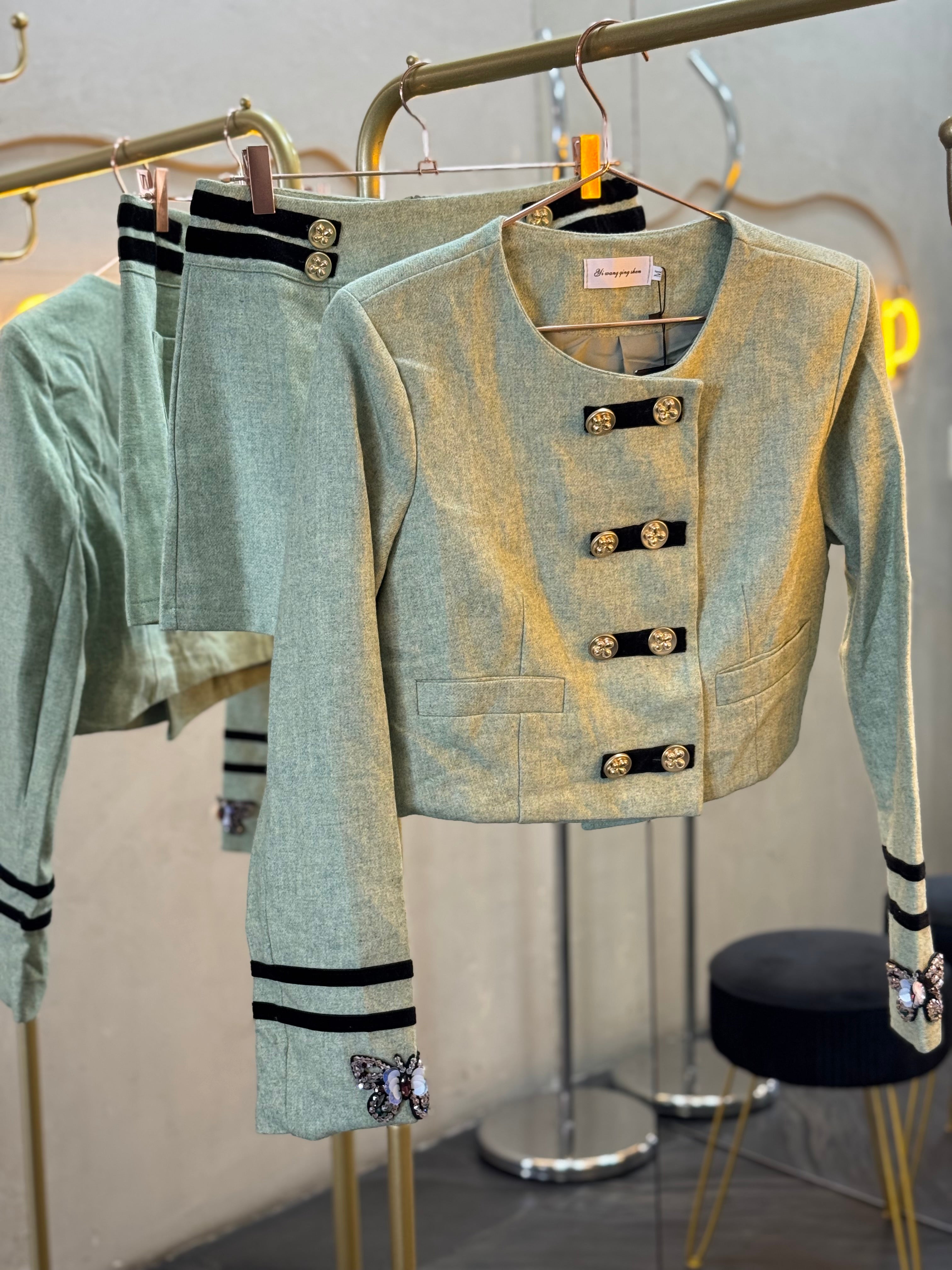 Set verde blazer y falda
