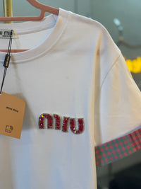 T- Shirt blanca con rosa MU