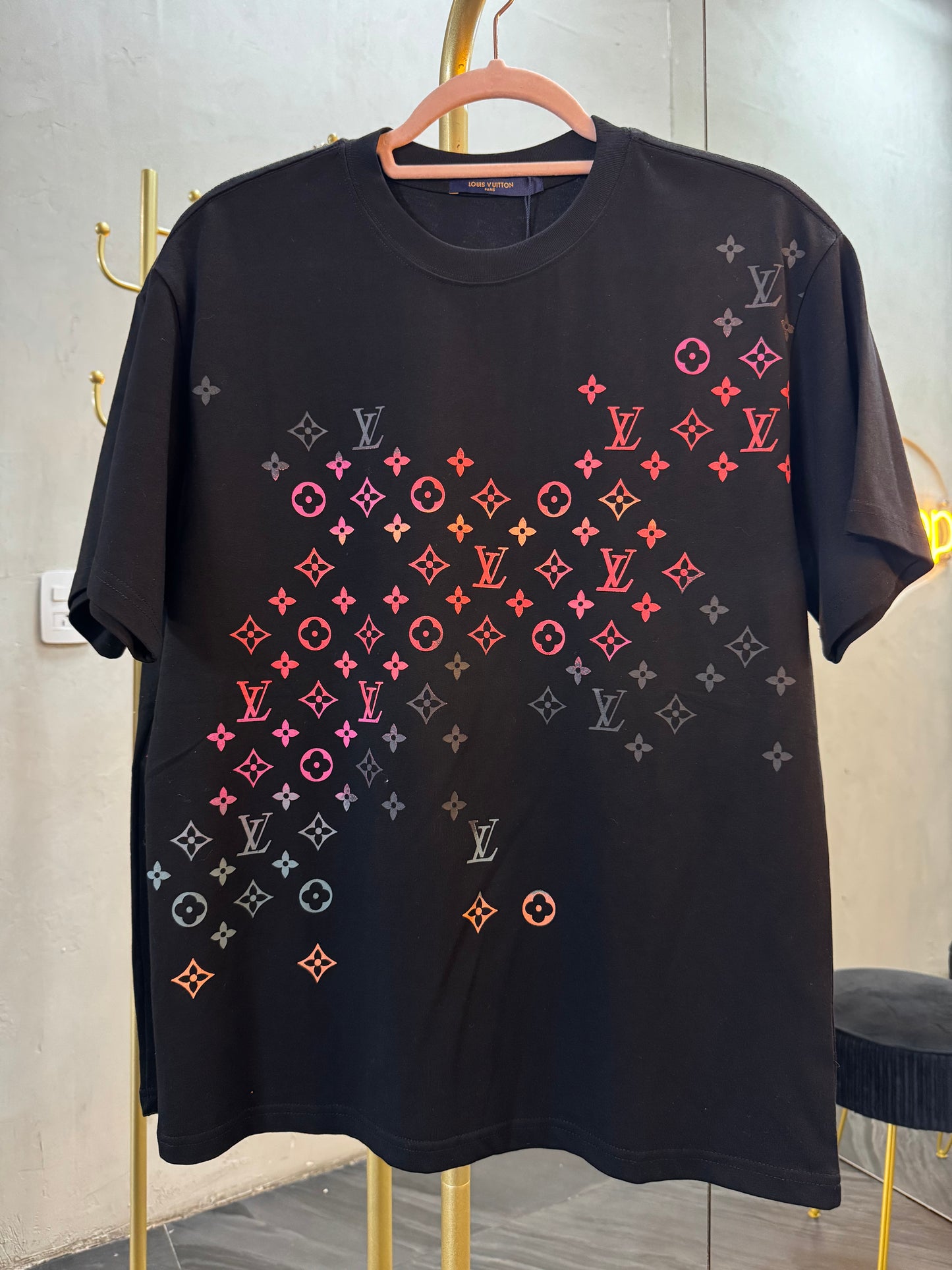 T- Shirt negra L - V colores