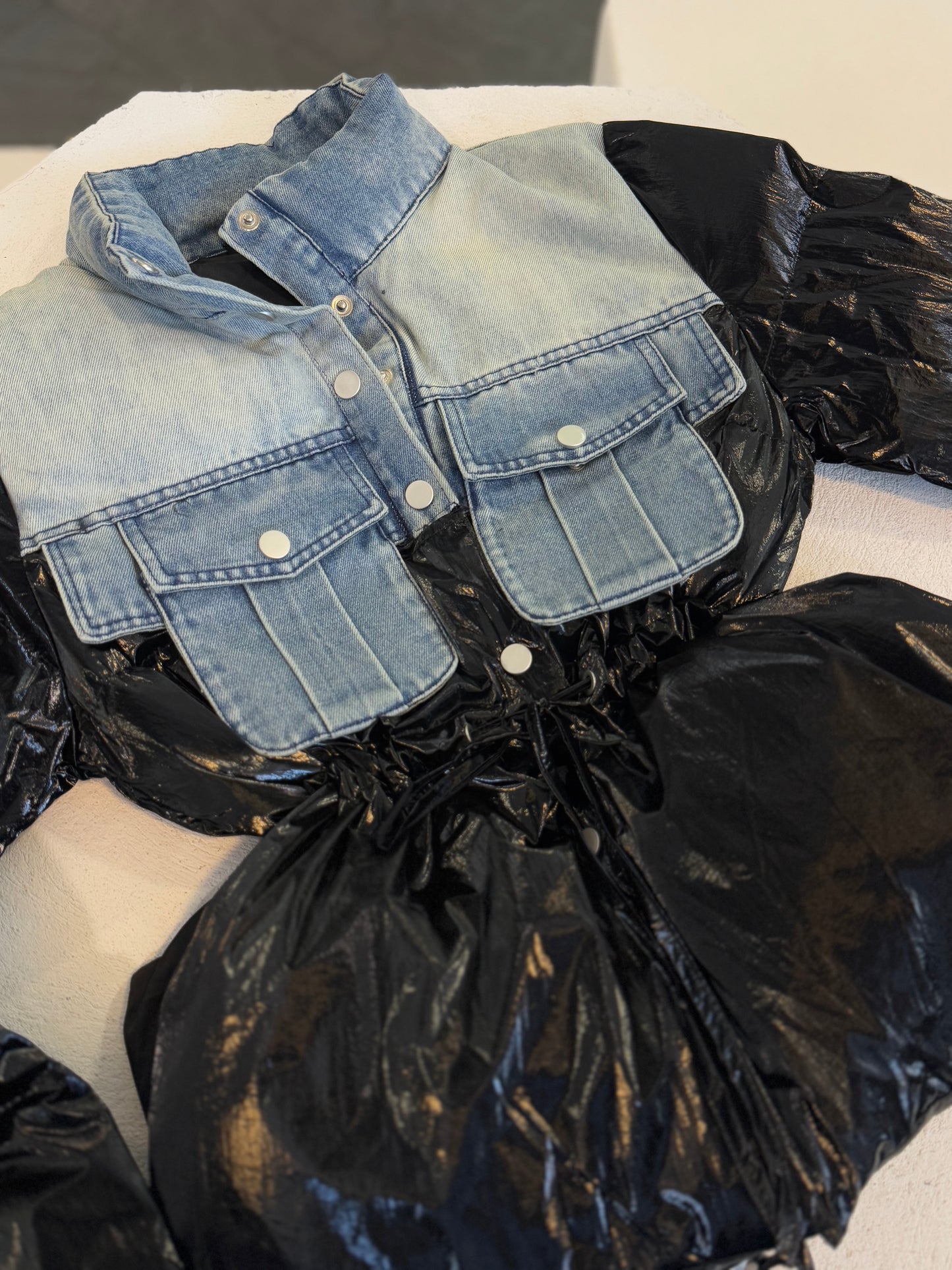 CHAMARRA BRUMOSA  DE MEZCLILLA PIEL