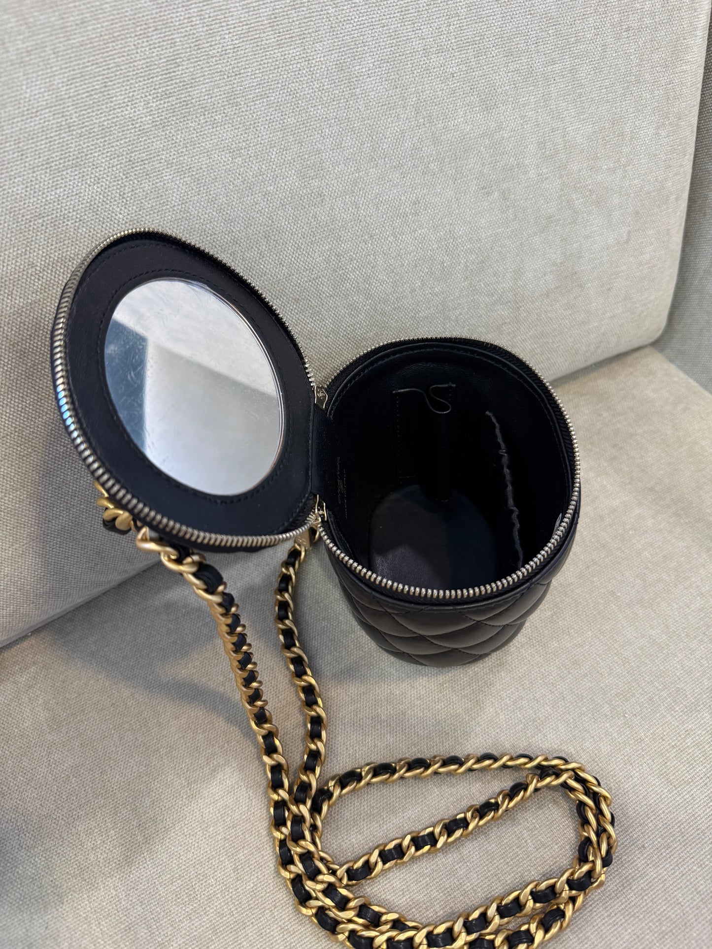 Bolso negro Case mini CHNL