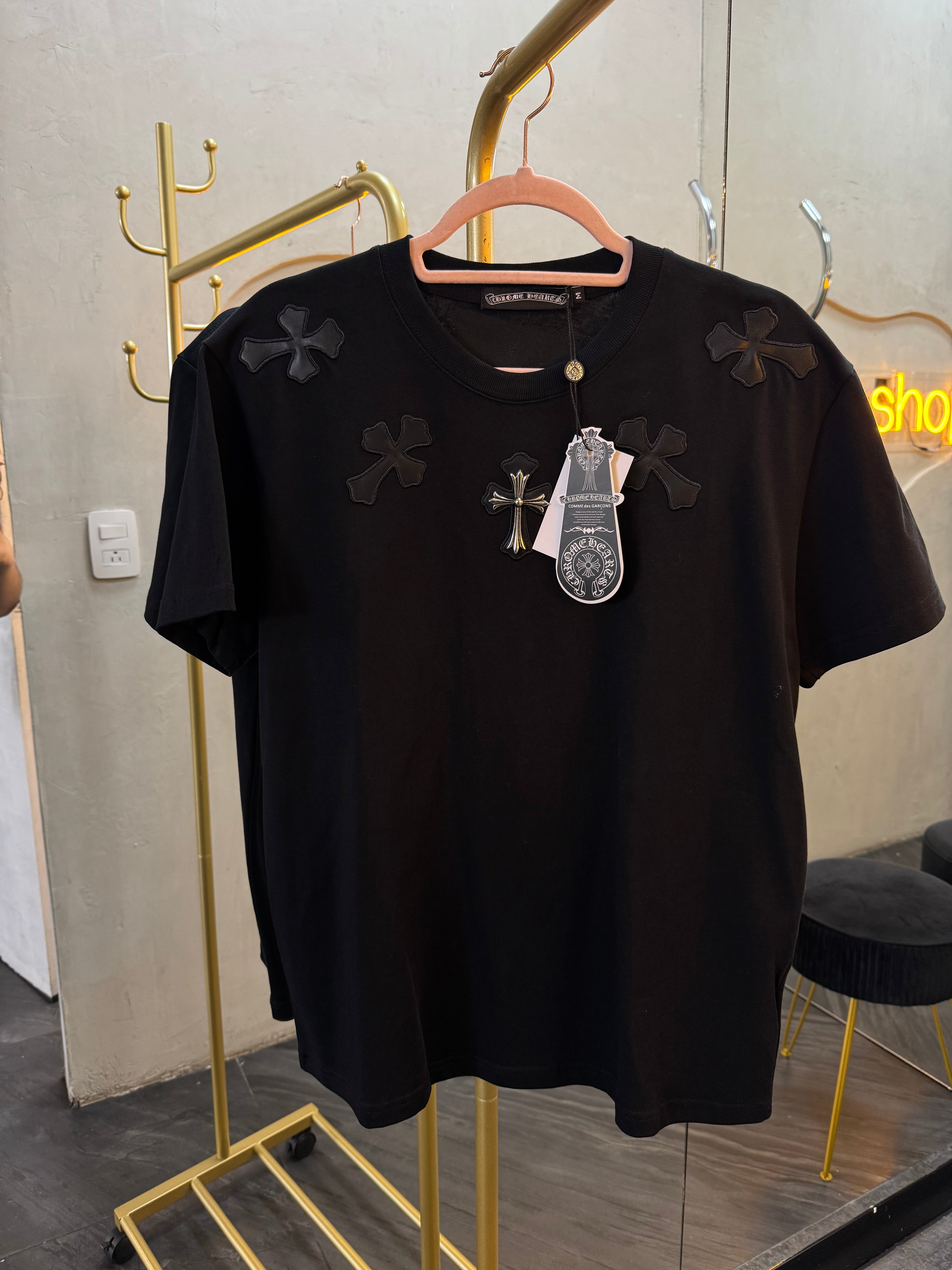 T- Shirt negra cruz