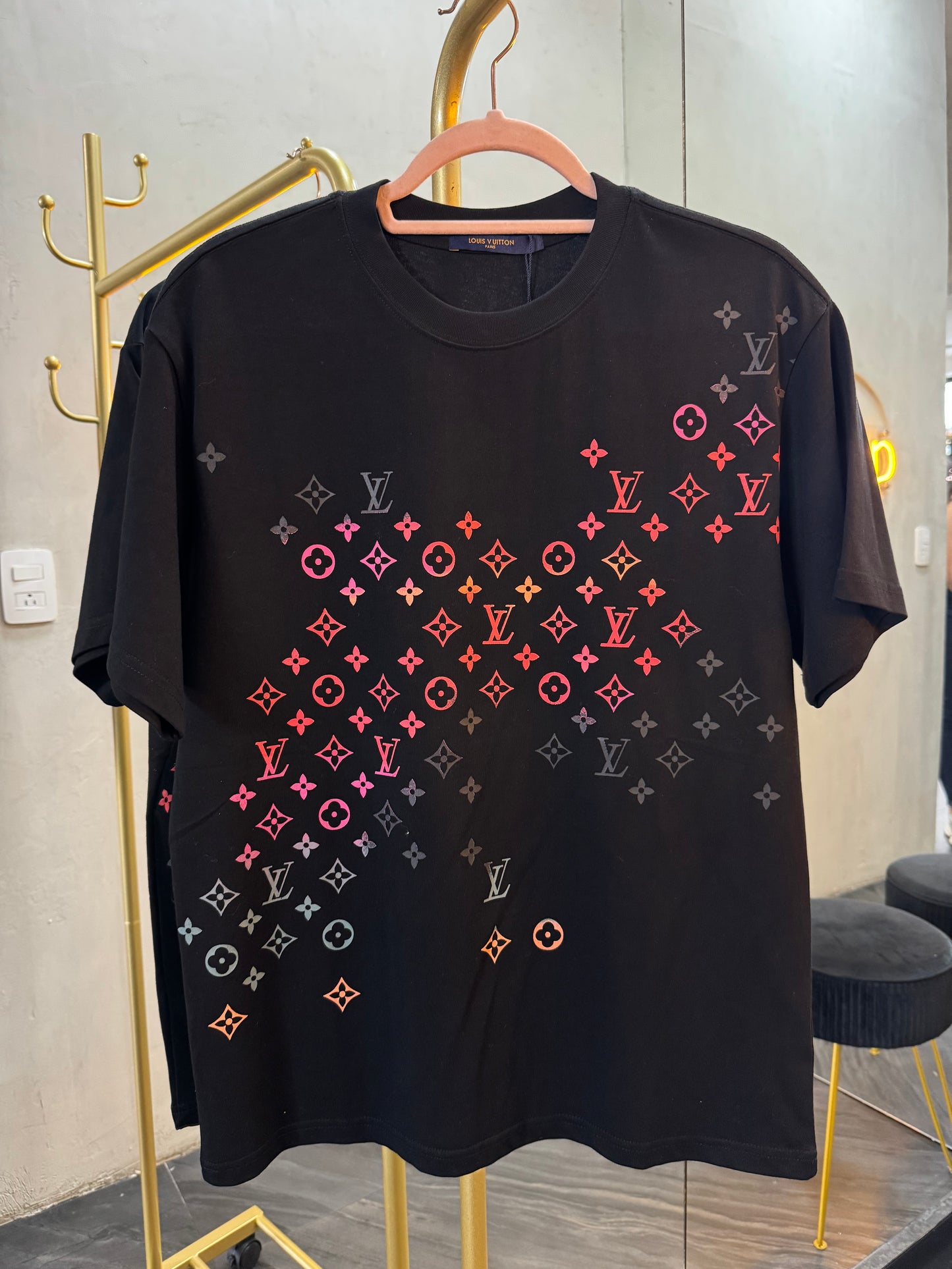 T- Shirt negra L - V colores