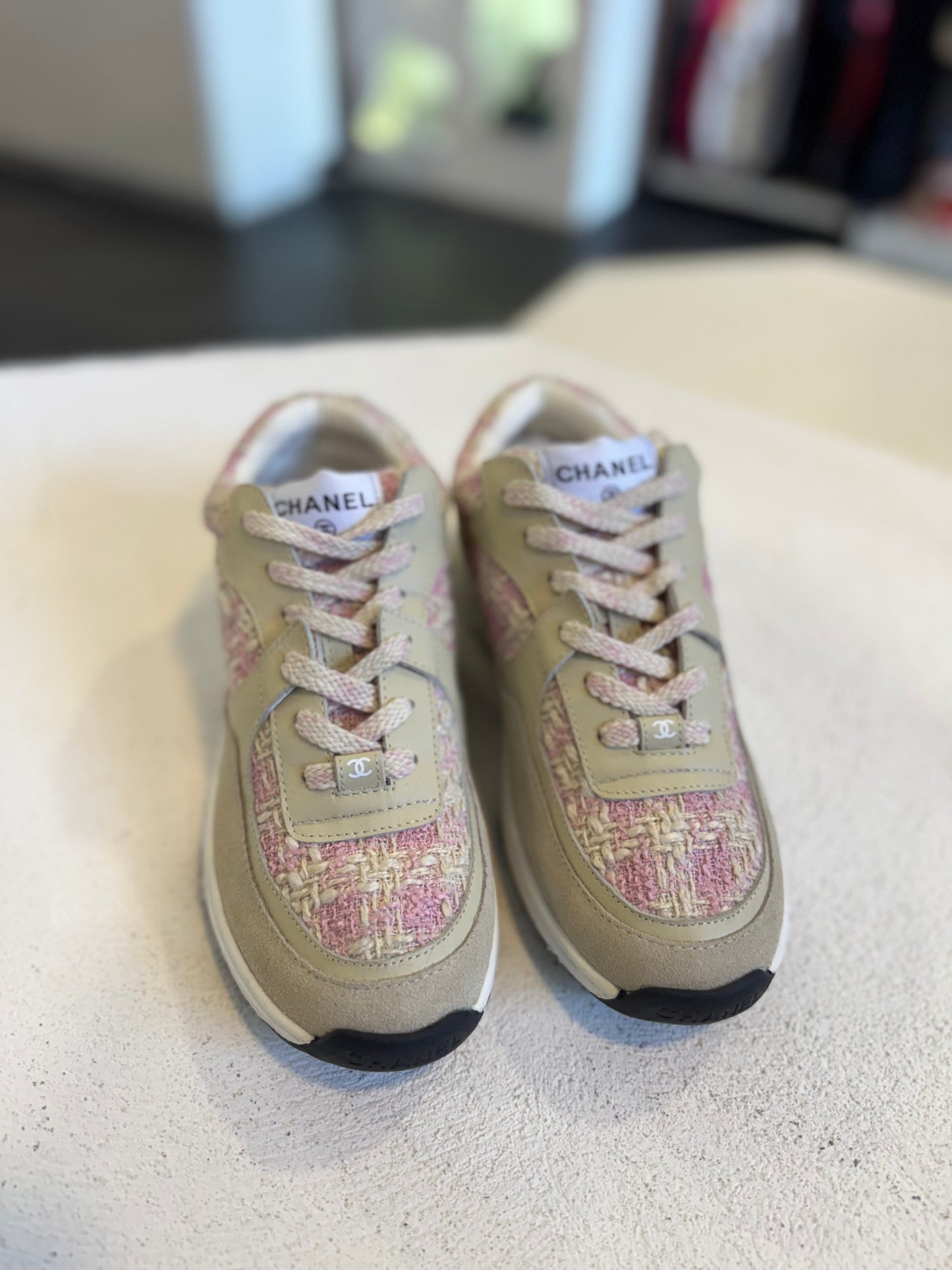 Tenis rosas con camel