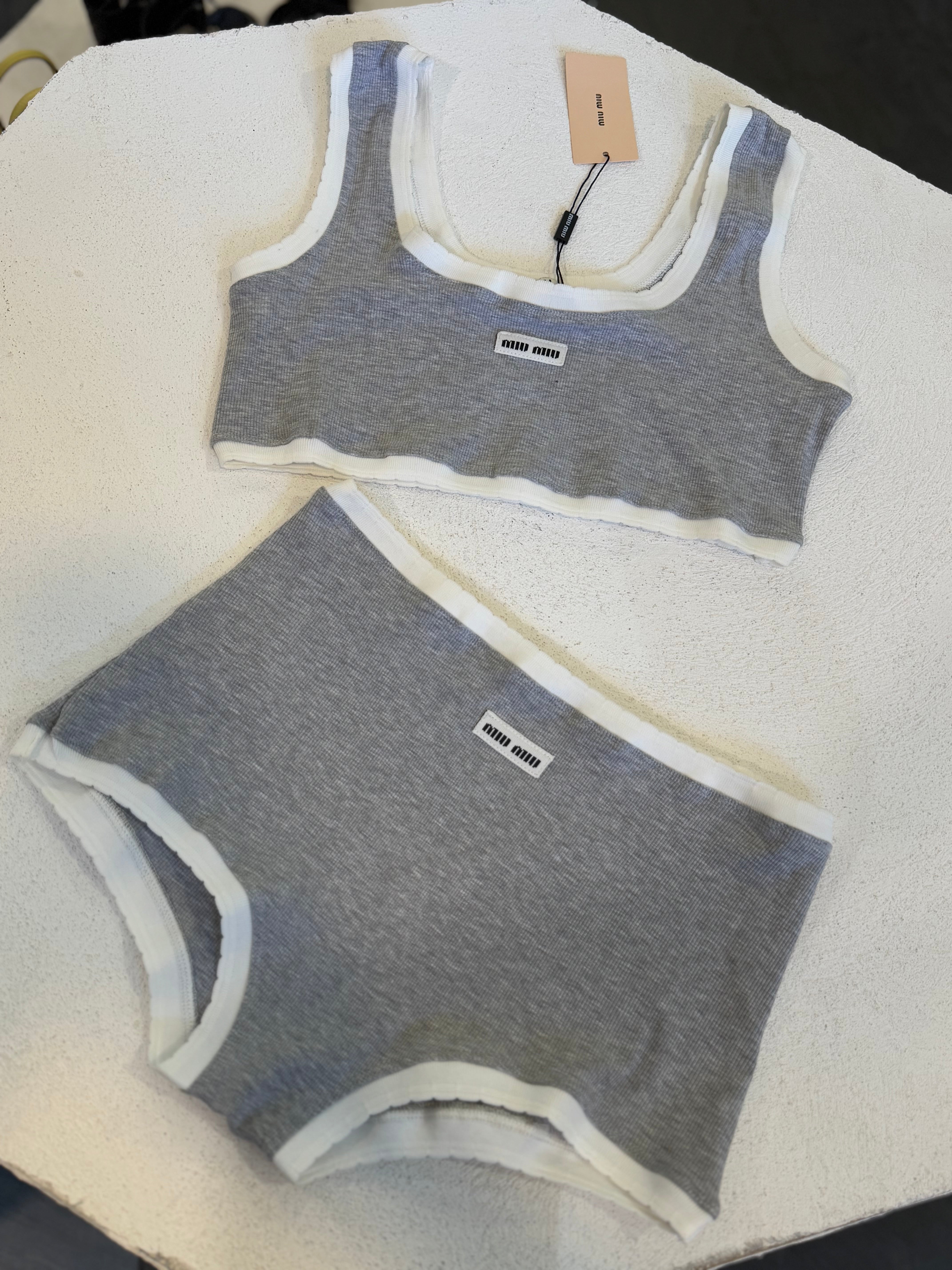 SET MU MU CALZÓN TOP GRIS