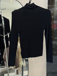 BLUSA CUELLO LOW NEGRA