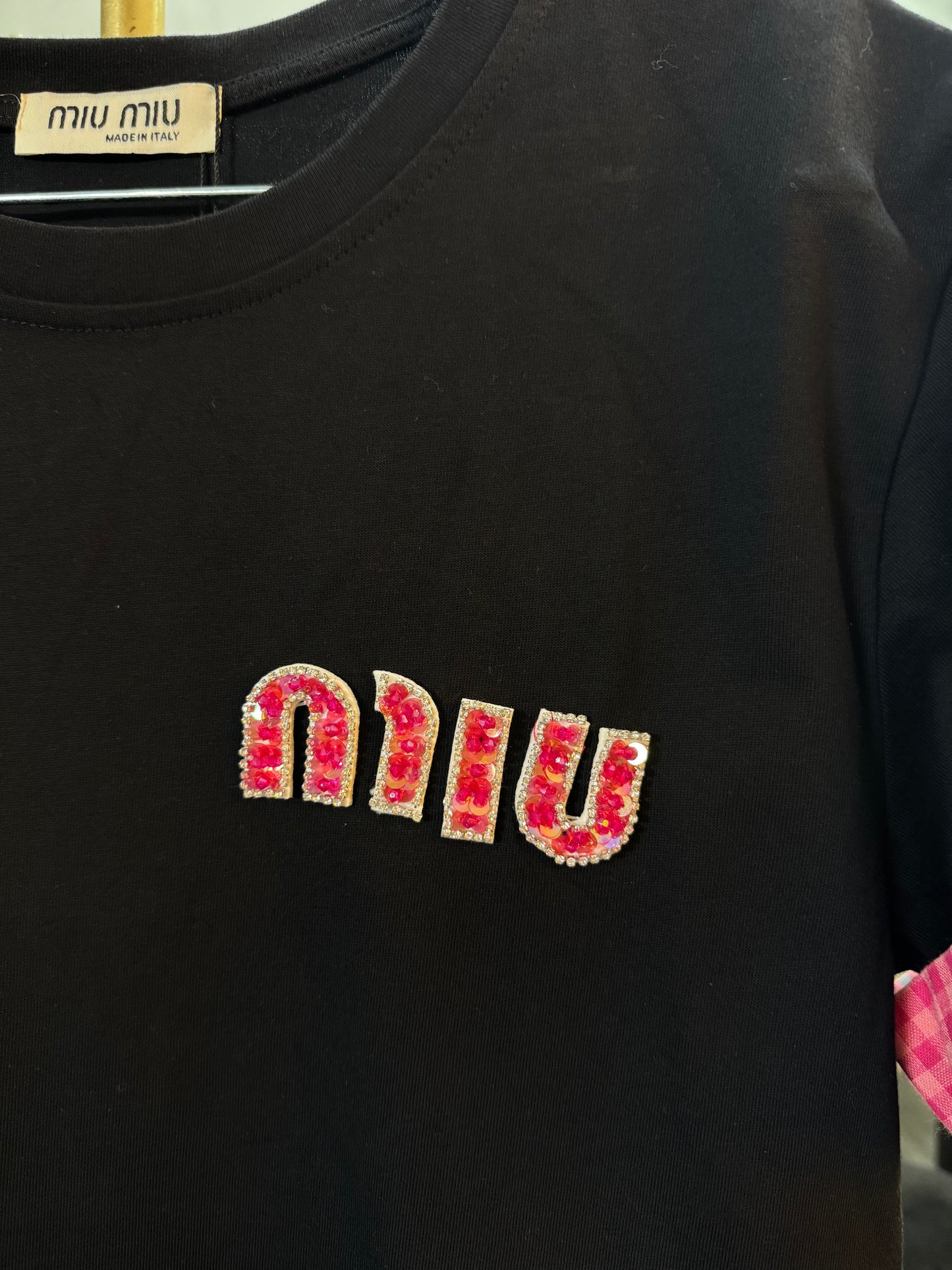 T- Shirt negra con rosa
