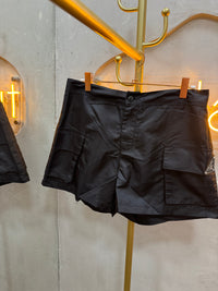 Short  negro tela impermeable
