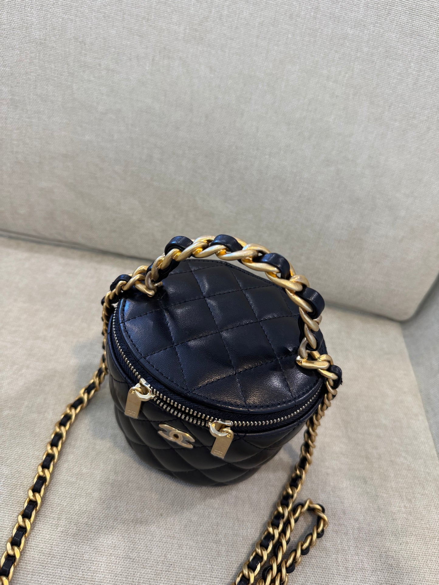 Bolso negro Case mini CHNL