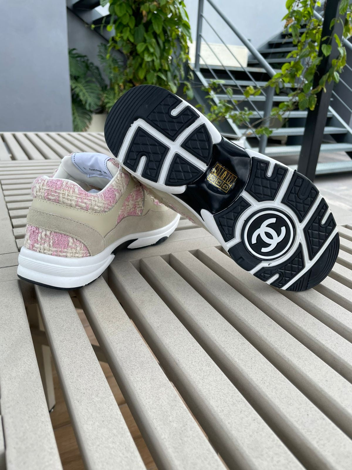 Tenis rosas con camel