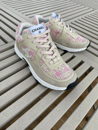 Tenis rosas con camel