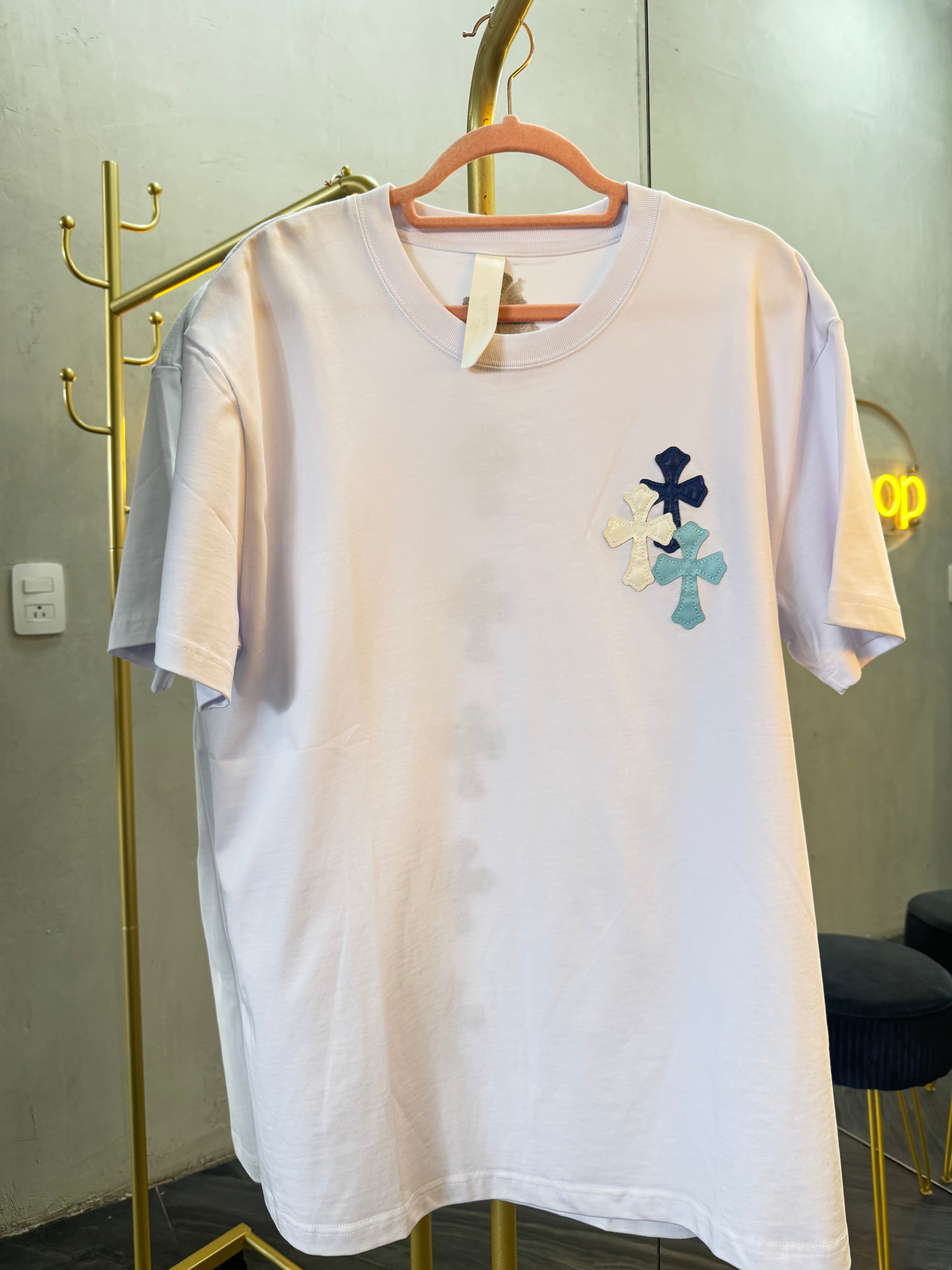 T- Shirt blanca cruz azul